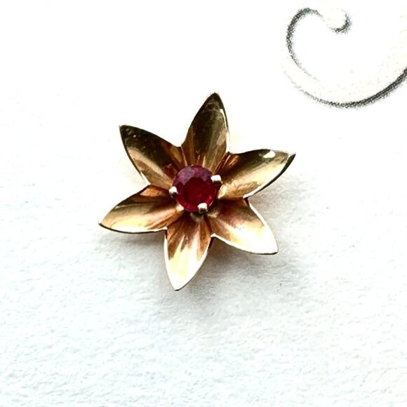 14K Yellow Gold Womens Earrings Pierced Red Ruby Flower Stud Gift for Her - Picture 3 of 3